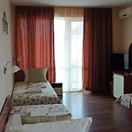 מלון семеен детелини 2*