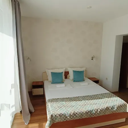 Otel семеен детелини 2*
