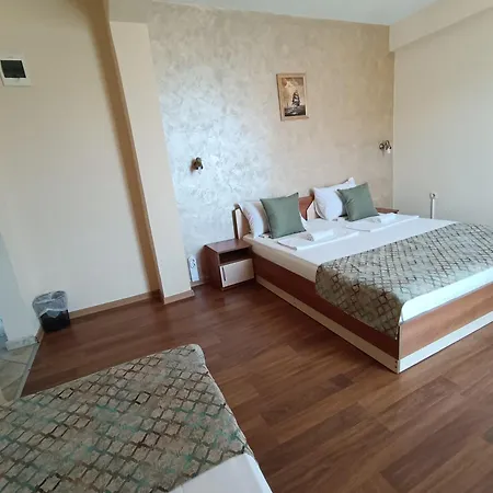 семеен детелини Отель