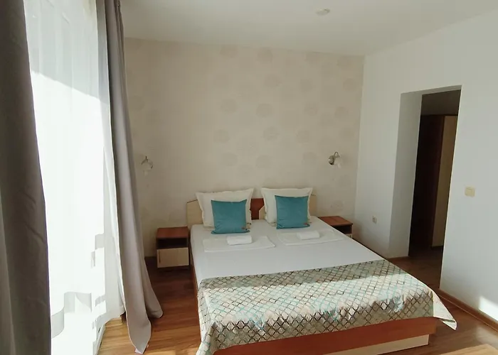 Hotel семеен детелини 2*