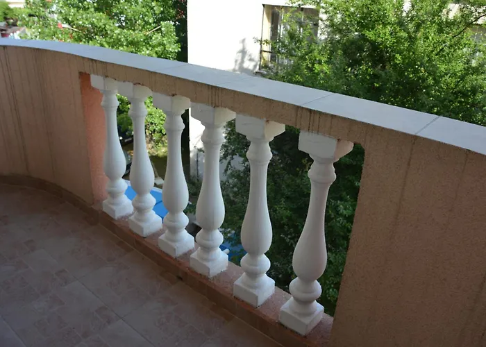 семеен детелини Hotel 2*