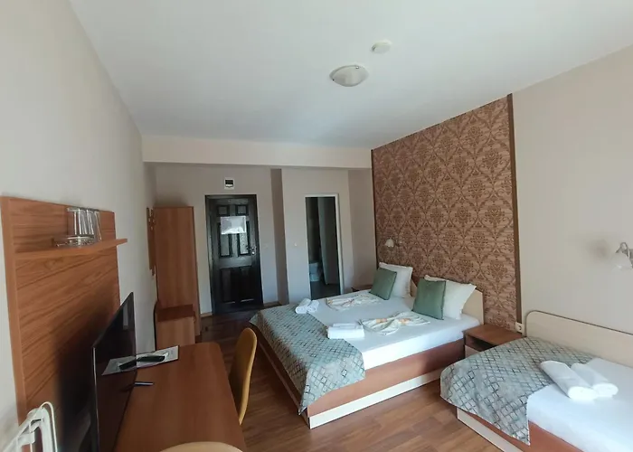 Hotel семеен детелини