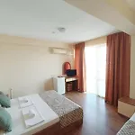 семеен детелини Hotel 2*