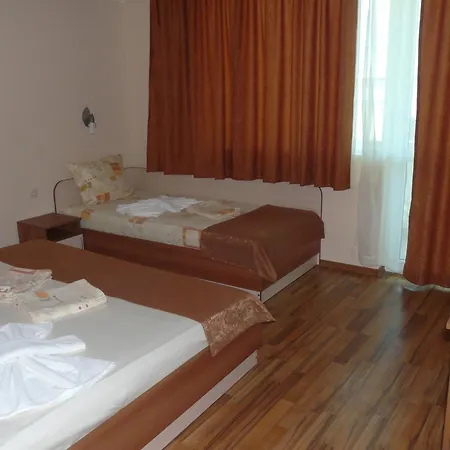 ホテル семеен детелини