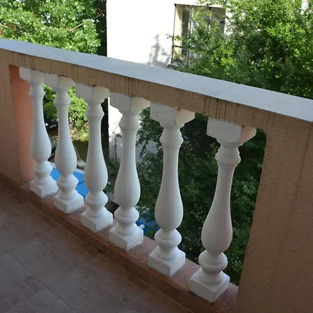 семеен детелини Hotel 2*