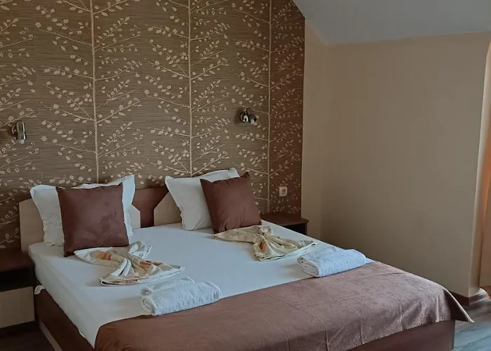 Hotel семеен детелини