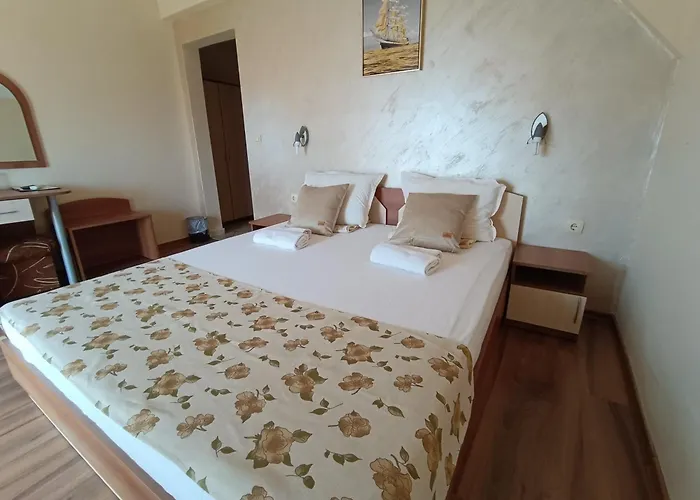 семеен детелини Hotel 2*